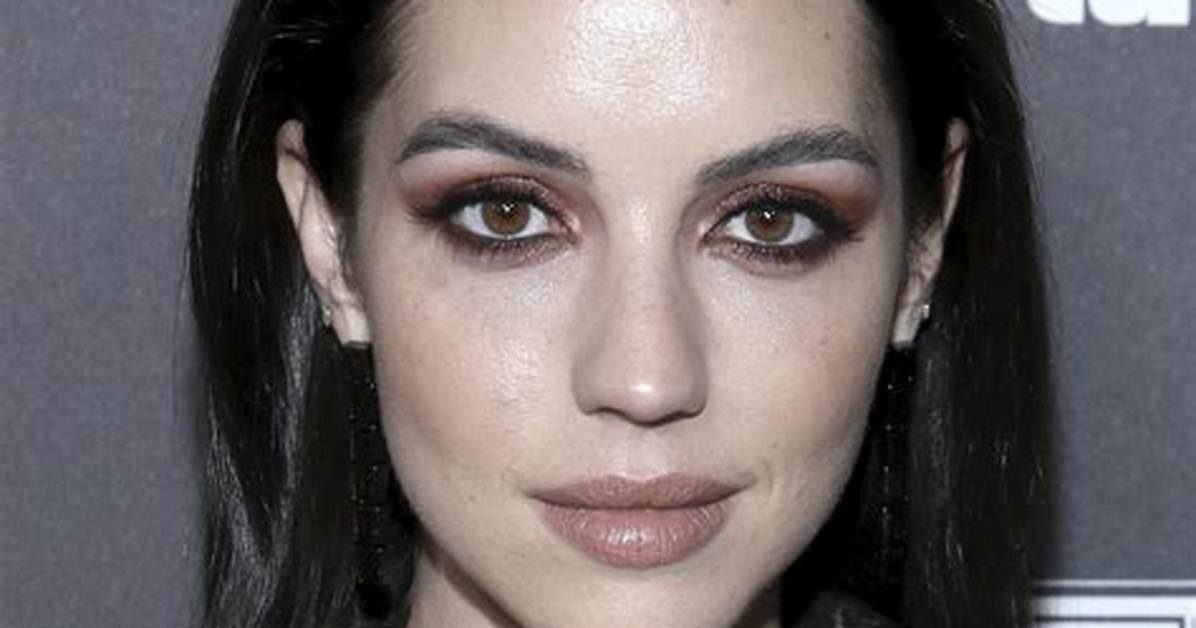 Adelaide Kane Bio, Wiki, Age, Height, Family, Net Worth, Dating, This Is Us, Movies and Tv Shows