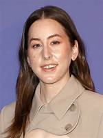 Alana Haim's Perfect Smile: Transforming Teeth into a Starry Delight