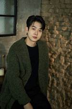 Choi Woo-Shik Is Said to Be Featured in Youns Kitchen ·