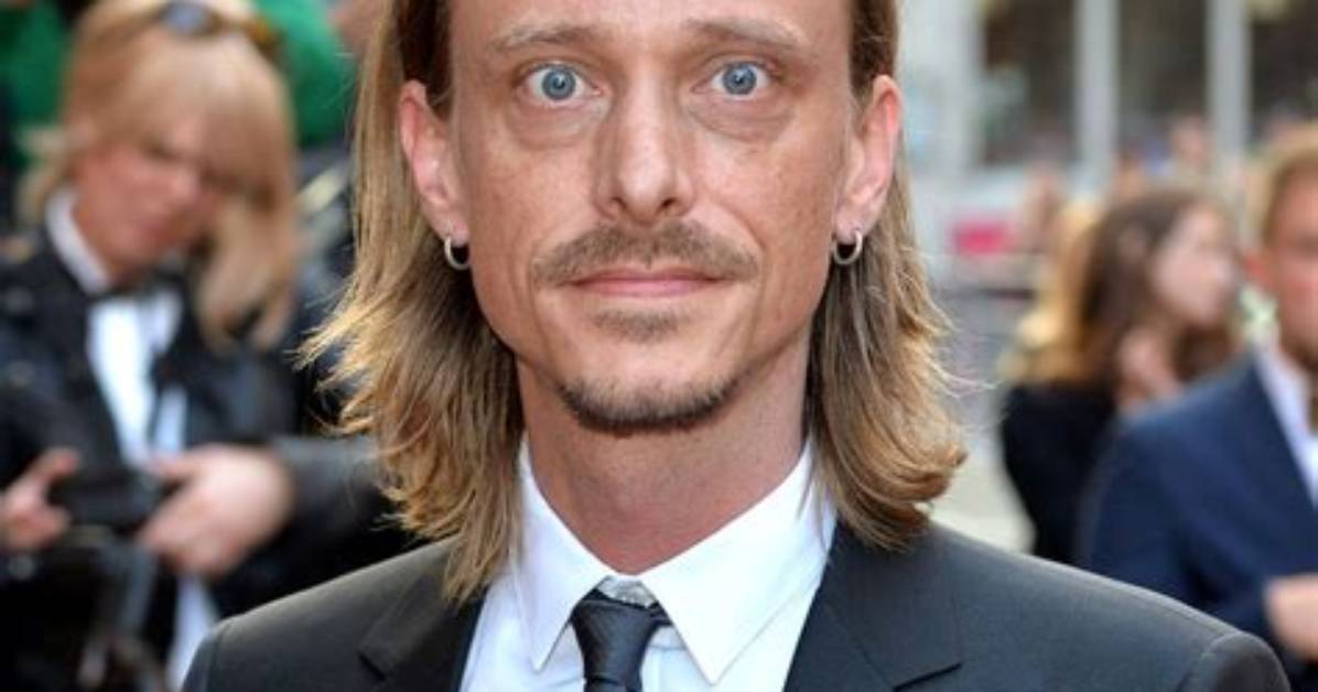 Dazevlog | Mackenzie Crook Bio (Wiki)