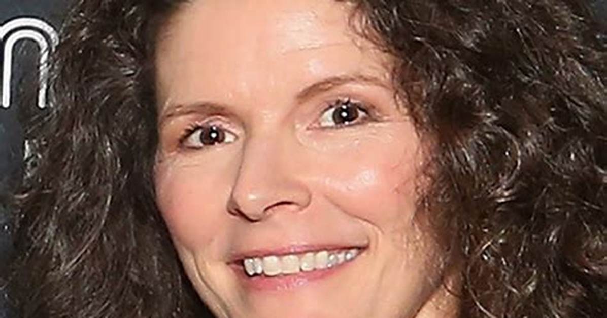 Discover the Surprising Age Gap: Edie Brickell and Paul Simon's Age Difference Revealed