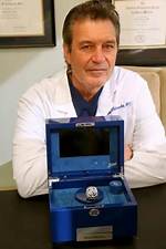 Dr Neal Elattrache - Voxvibe