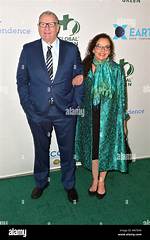 Ed O'neill and His Wife, Catherine Rusoff