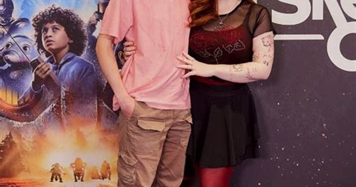 Eleanor Neale Reveals Her Boyfriend on February 14 Through Youtube Video