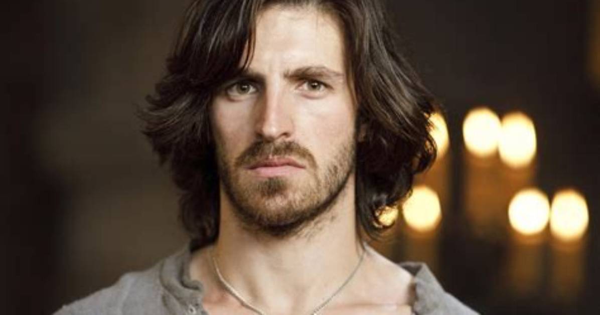 Eoin Macken (Merlin) Wiki Bio, Wife, Dating, Girlfriend, Height. Is He Gay?