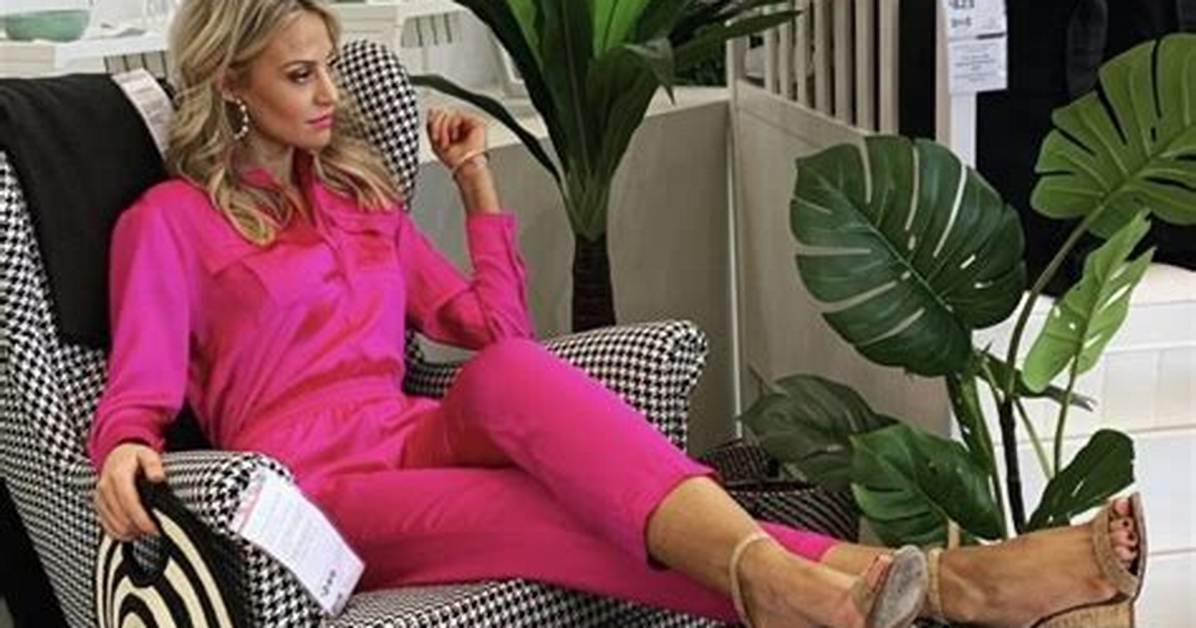 Exploring Carley Shimkus' Feet for Enhanced Allure
