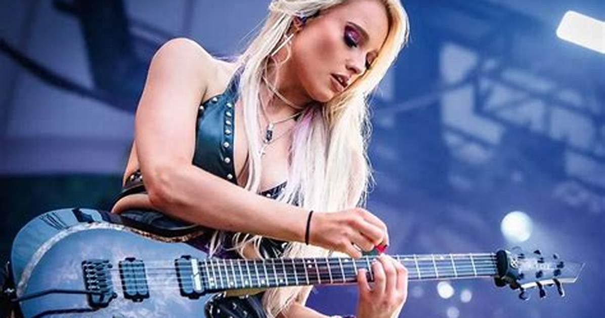 Guitarist Sophie Lloyd Wikipedia Who Is She? Age and Net Worth 2023