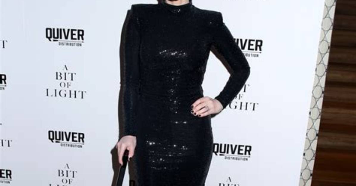 How Tall Is Anna Paquin? Uncovering the Truth Behind Her Height