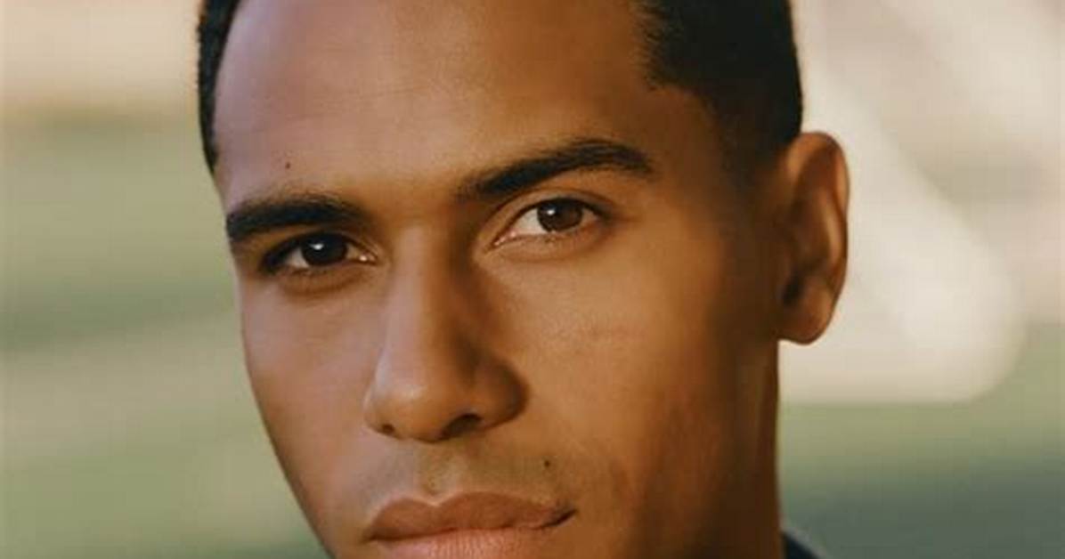 Intriguing Relationships of Actor Elliot Knight