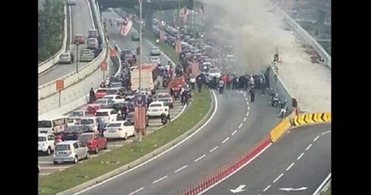 Jalan Kuching Accident Today Resulted Early Morning Traffic Congestion ·