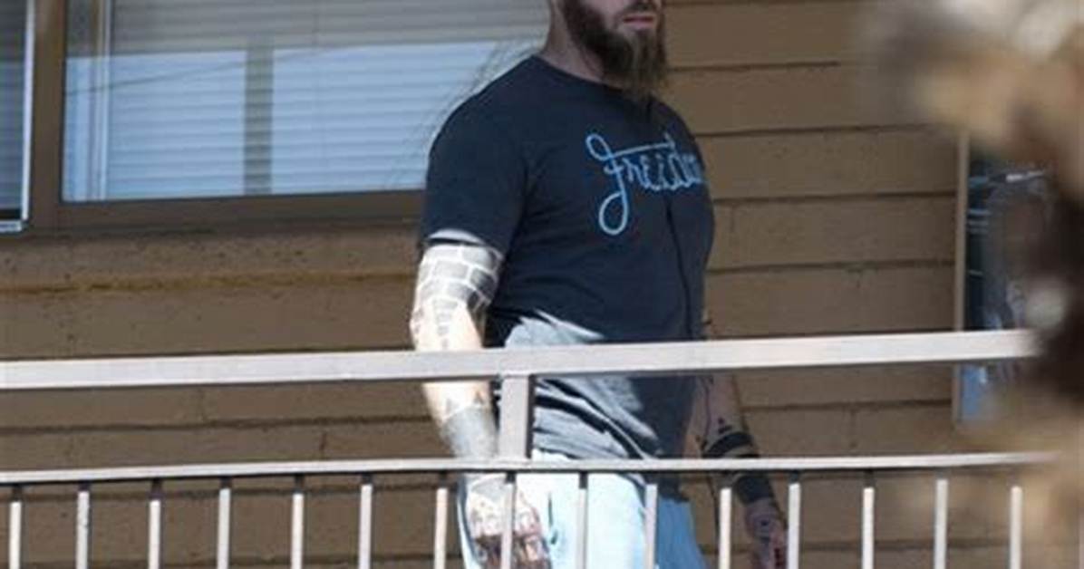 Qanon Shaman Jacob Chansley Wiki, Age, Mother, Father, Girlfriend & Hat