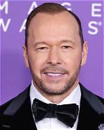 The Essential Guide to Mark and Donnie Wahlberg's Band: the Inside Story