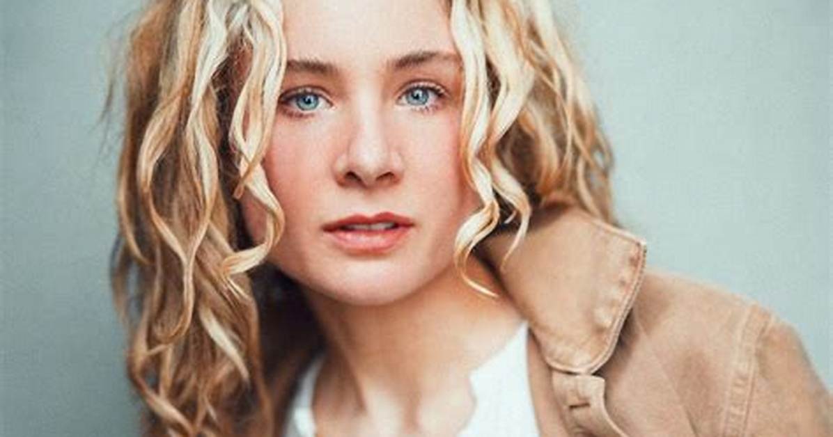 The Ultimate Guide to Lizzy Declement: Biography, Career, and Net Worth