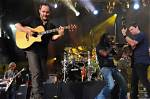 Uncover the Truth: Who Is Dave Matthews's Romantic Partner?