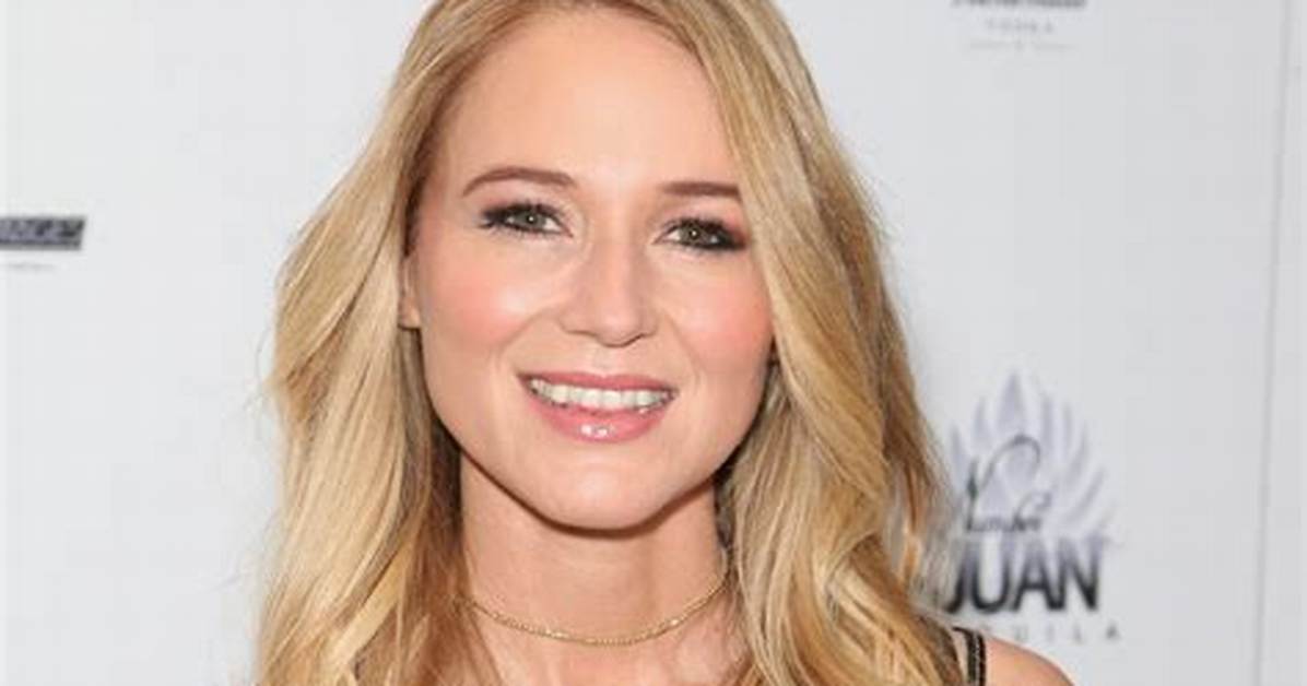 Unveiling Jewel Kilcher's Abode: Exclusive Insights for Visionaries