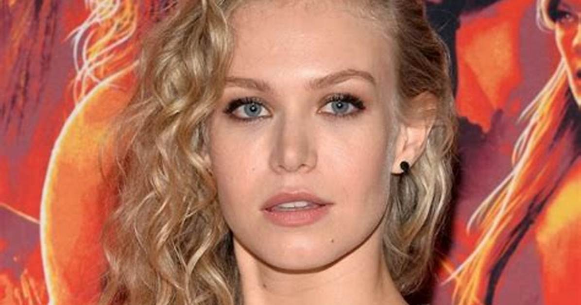 Who Is Penelope Mitchell Dating Now